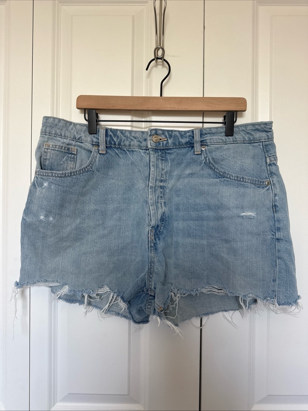 Zara Light Wash Freyed Hem Booty Shorts Sz 14 Cheeky Festival Summer Staple
